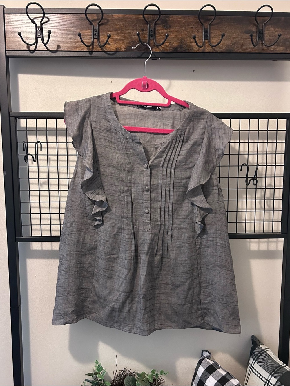 Doe & Rae Gray Ruffle Sleeve Pintuck Blouse